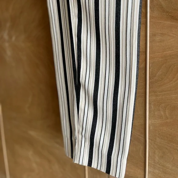 Express NEW ankle, high rise, ruffled waist, 10R pant - Picture 6 of 16